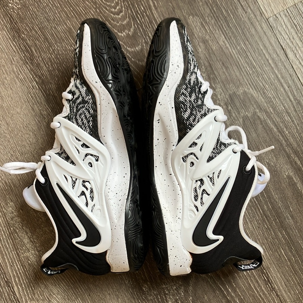 Nike KD 15 TB 'White Black Speckled' - Picture 6 of 17